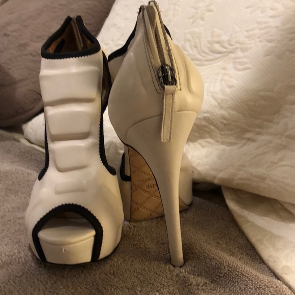 LAMB heels - Picture 2 of 4